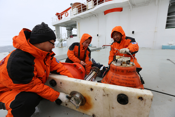 中国第31次南极考察队成功回收2年前布放的地震仪