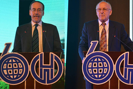 　　国际大地测量协会(IAG)主席、德国地学中心Harald Schuh教授(左)和瑞士皇家科学院院士、瑞士苏黎世联邦理工学院、武汉大学名誉教授Armin Gruen教授(右)发表讲话。