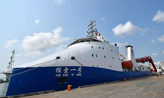 在地球最深的地方，中国科考船连破两个世界纪录