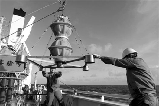 下潜10027米，记录地球心跳——国产海底地震仪首获万米海洋人工地震剖面