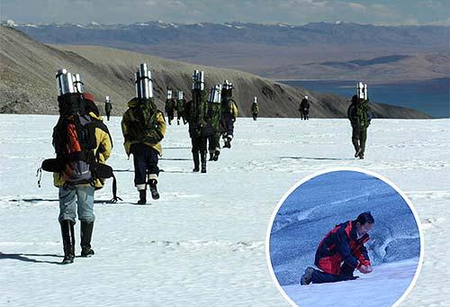 无人机、无人船等先进测量设备助力青藏科考登顶珠峰  
